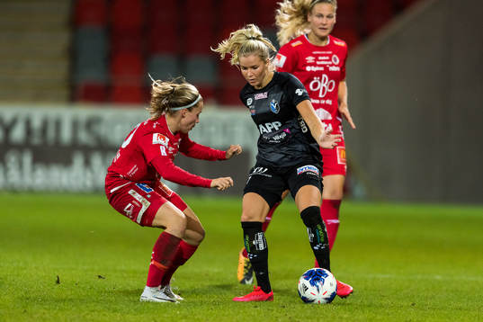 Örebros Heidi Kollanen och Växjös Amanda Johnsson Haahr