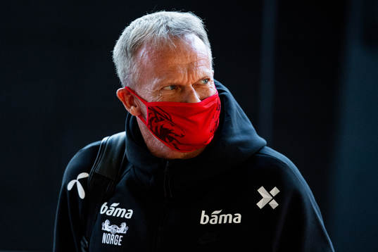 Frode Grodås, goalkeeper coach of Norway, arrives wearing