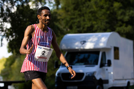 Vinnaren Samuel Tsegay, Hälle IF jublar