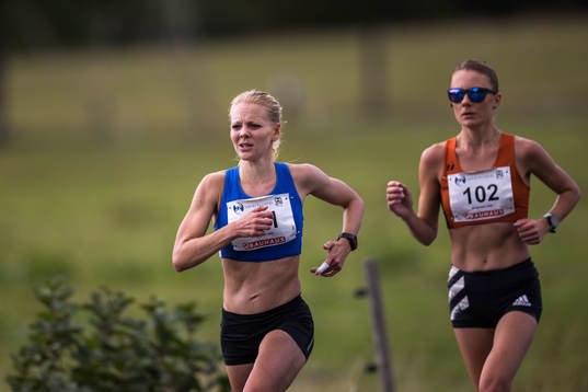 Mikaela Arfwedson, Spårvägens FK, och Carolina Wikström,