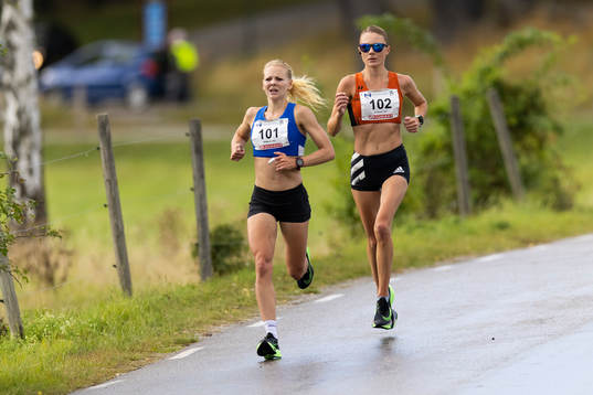 Mikaela Arfwedson före Carolina Wikström LK Roslagen