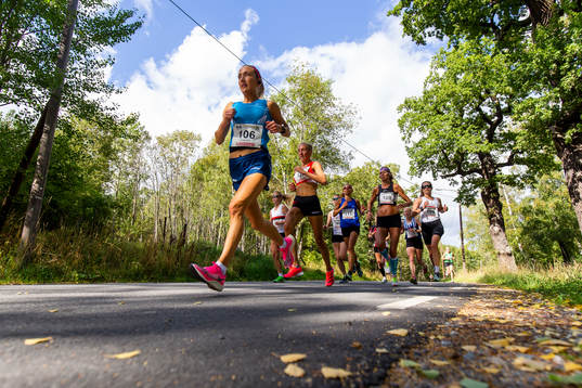 Löpare med Fanny Schulstad, Runacademy IF (närmast i bild)