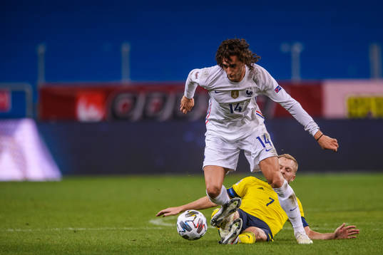 Adrien Rabiot of France and Sebastian Larsson of Sweden