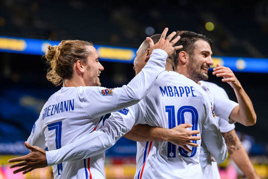 Antoine Griezmann, Kylian Mbappé and Léo Dubois of France