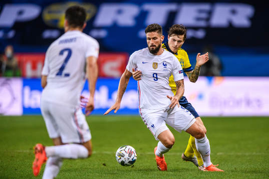 Olivier Giroud of France and Victor Nilsson Lindelöf