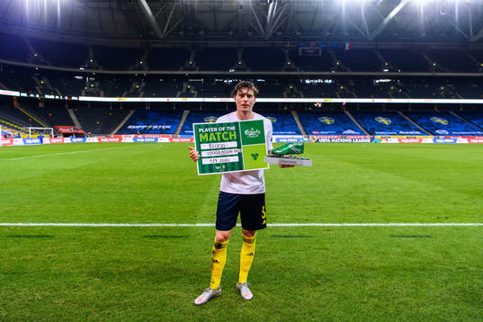 Victor Nilsson Lindelöf of Sweden is awarded ”Player of