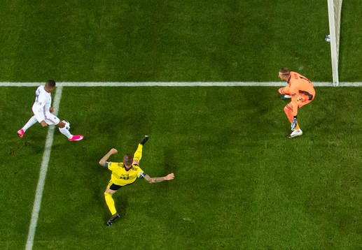 Kylian Mbappé of France dribbles Pontus Jansson of Sweden