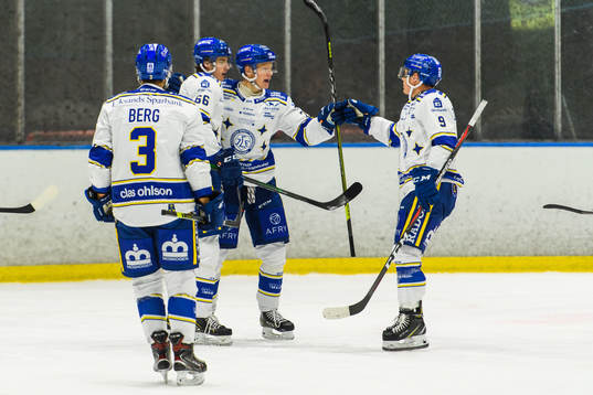 Leksands Emil Heineman jublar med lagkamrater