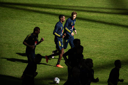 Alexander Isak and Victor Nilsson Lindelöf of the Swedish
