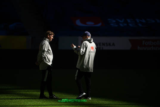 Assistant coach Peter Wettergren and head coach Janne