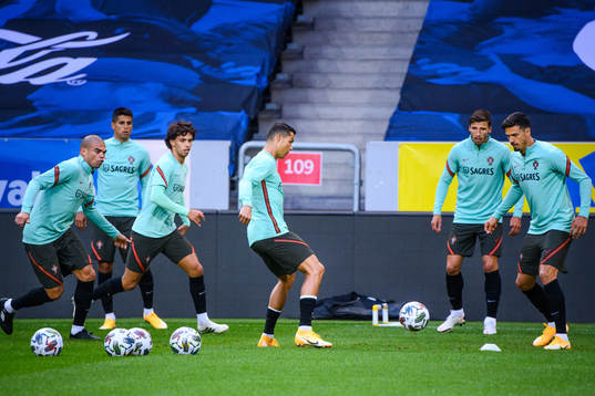 Pepe, Joao Felix, Cristiano Ronaldo, Ruben Dias and Jose