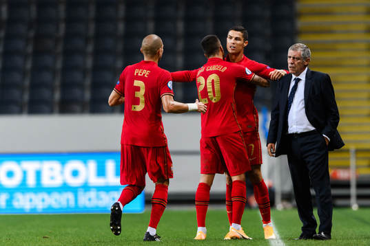 Pepe , Joao Cancelo, Cristiano Ronaldo and head coach