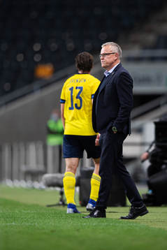 Gustav Svensson and head coach Janne Andersson of Sweden