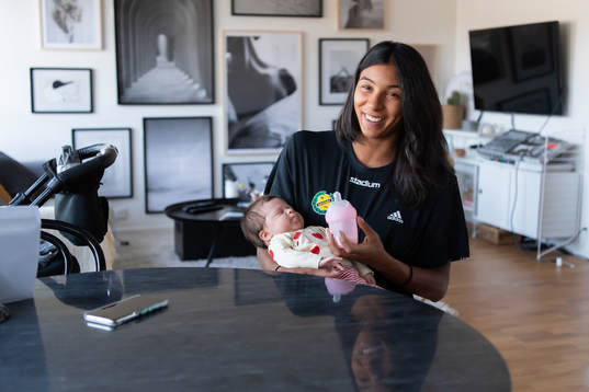 Sävehofs Jamina Roberts med sin dotter
