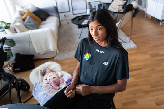 Sävehofs Jamina Roberts med sin dotter