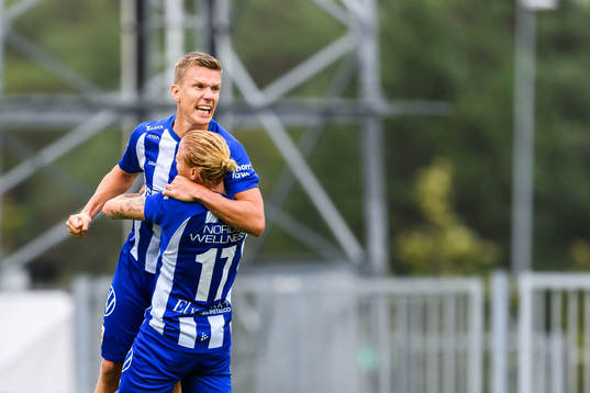 IFK Göteborgs Pontus Wernbloom jublar med Alexander