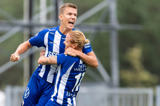 IFK Göteborgs Pontus Wernbloom jublar med Alexander