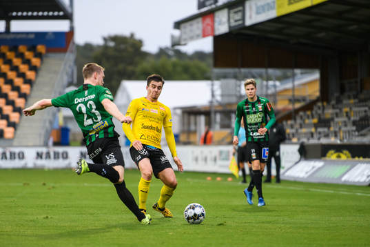 Mjällbys Jesper Gustavsson och Varbergs Anton Liljenbäck