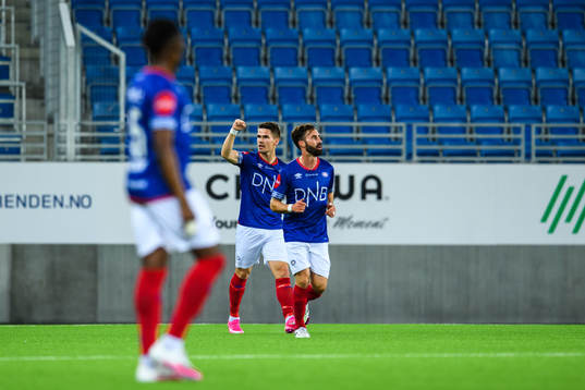 Vidar Örn Kjartansson of Vålerenga celebrates