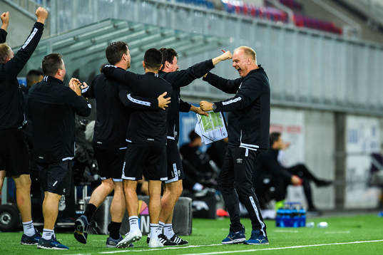 Dag-Eilev Fagermo, head coach of Vålerenga, celebrates