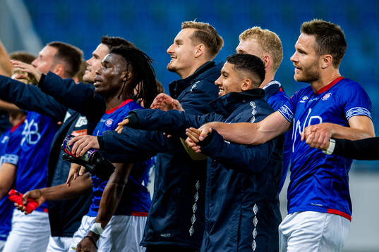 Osame Sahraoui, Matthías Vilhjálmsson and the players of