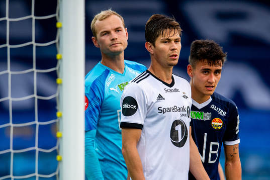 Torgeir Børven of Rosenborg and Nicholas Mickelson of