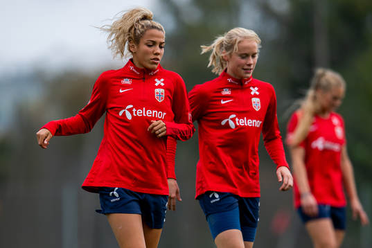 Celin Bizet Ildhusøy and Julie Blakstad of the Norwegian