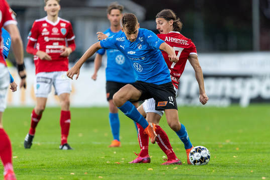 Halmstads Rasmus Wiedesheim-Paul och Umeås Enis Ahmetovic