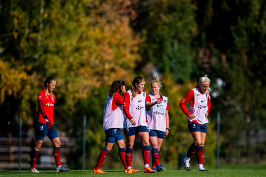 Goalkeeper Cecilie Fiskerstrand, Maren Mjelde, Therese
