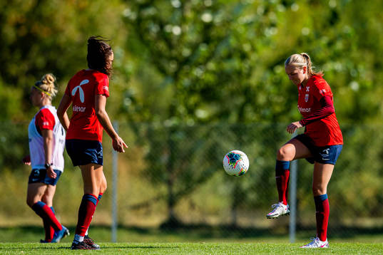 Ingrid Syrstad Engen and Frida Maanum of the Norwegian