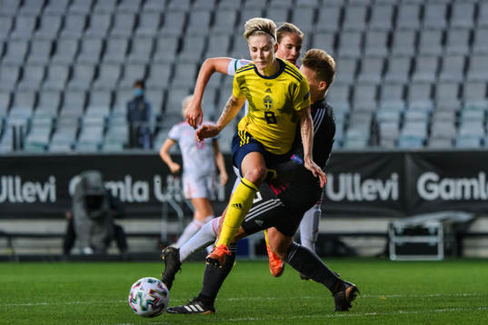 Goalkeeper Barbara Bíró of Hungary and Lina Hurtig of