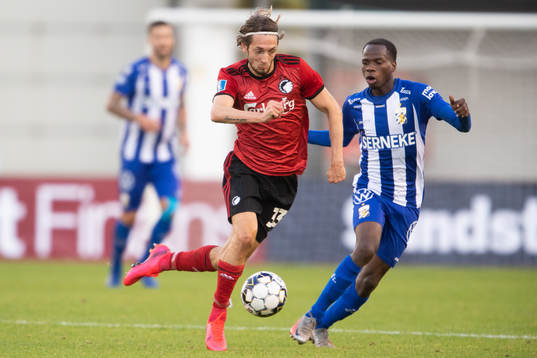 Rasmus Falk of FC Köpenhamn and Alhassan Yusuf Abdullahi