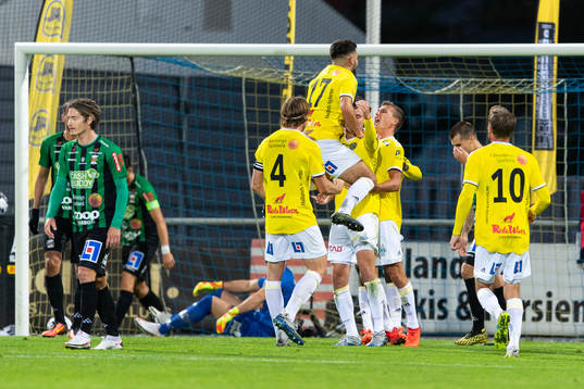 Falkenbergs spelare jublar
