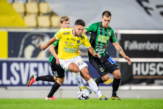 Falkenbergs Edi Sylisufaj och Varbergs Jon Birkfeldt