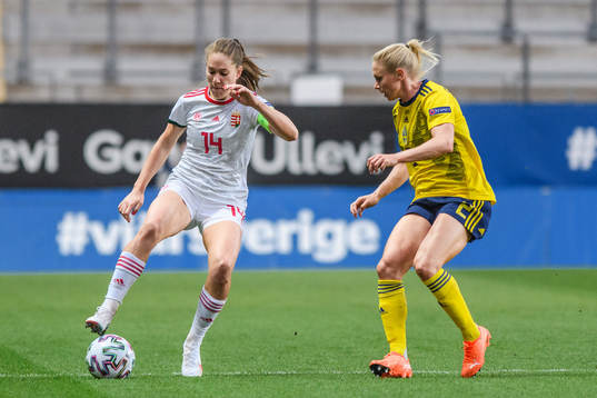 Evelin Mosdóczi of Hungary and Jonna Andersson of Sweden