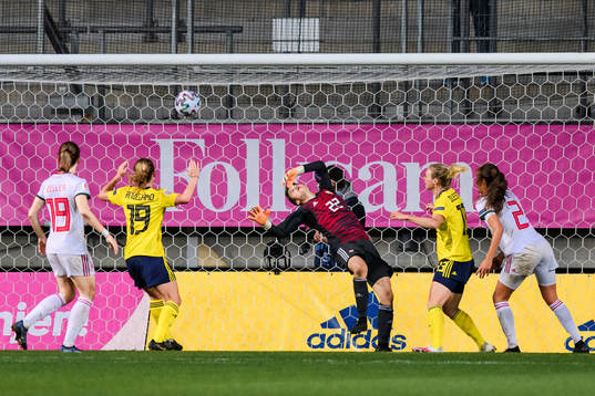 Anna Anvegård of Sweden scores the 2-0 goal behind