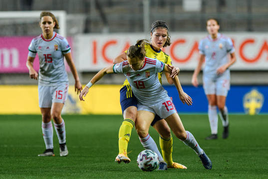 Loreta Kullashi of Sweden and Dóra Zeller of Hungary