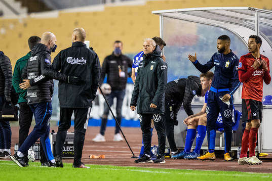 head coach Roland Nilsson  of IFK Göteborg looks dejected