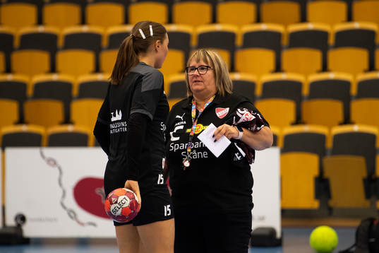 Lugis målvaktstränare Carina Nilsson och Olivia Löfqvist