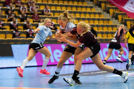 Lugis Tyra Axnér och H65 Höörs Emma Lindqvist