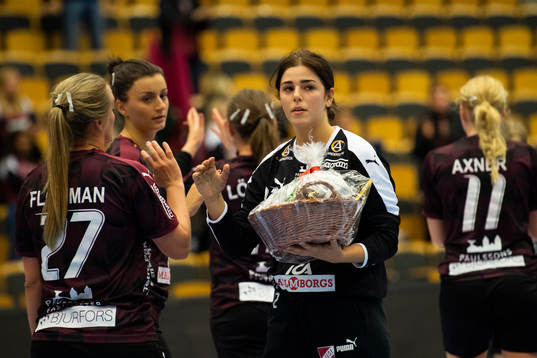 Lugis målvakt Hanna Popaja deppar