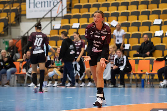 Lugis Olivia Löfqvist agerar