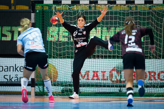 Lugis målvakt Hanna Popaja och H65 Höörs Isabelle