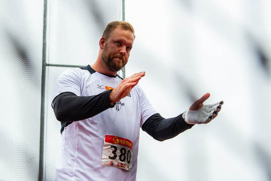 Eivind Henriksen celebrates
