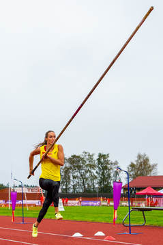 Lene Retzius competes to win the women's pole vault final