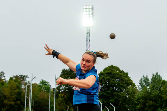 Elisabeth Thon Rosvold competes to win the women's shot put