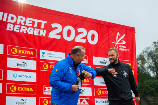 Eivind Henriksen receives the Norwegian Athletics