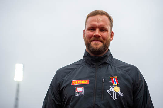 Eivind Henriksen receives the Norwegian Athletics