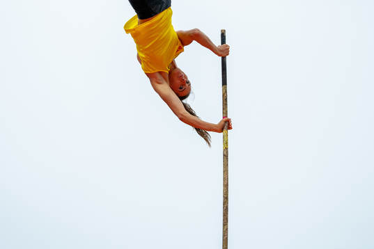 Lene Retzius competes to win the women's pole vault final