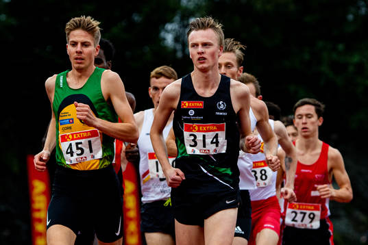 Per Svela and Narve Gilje Nordås compete in men's 5000